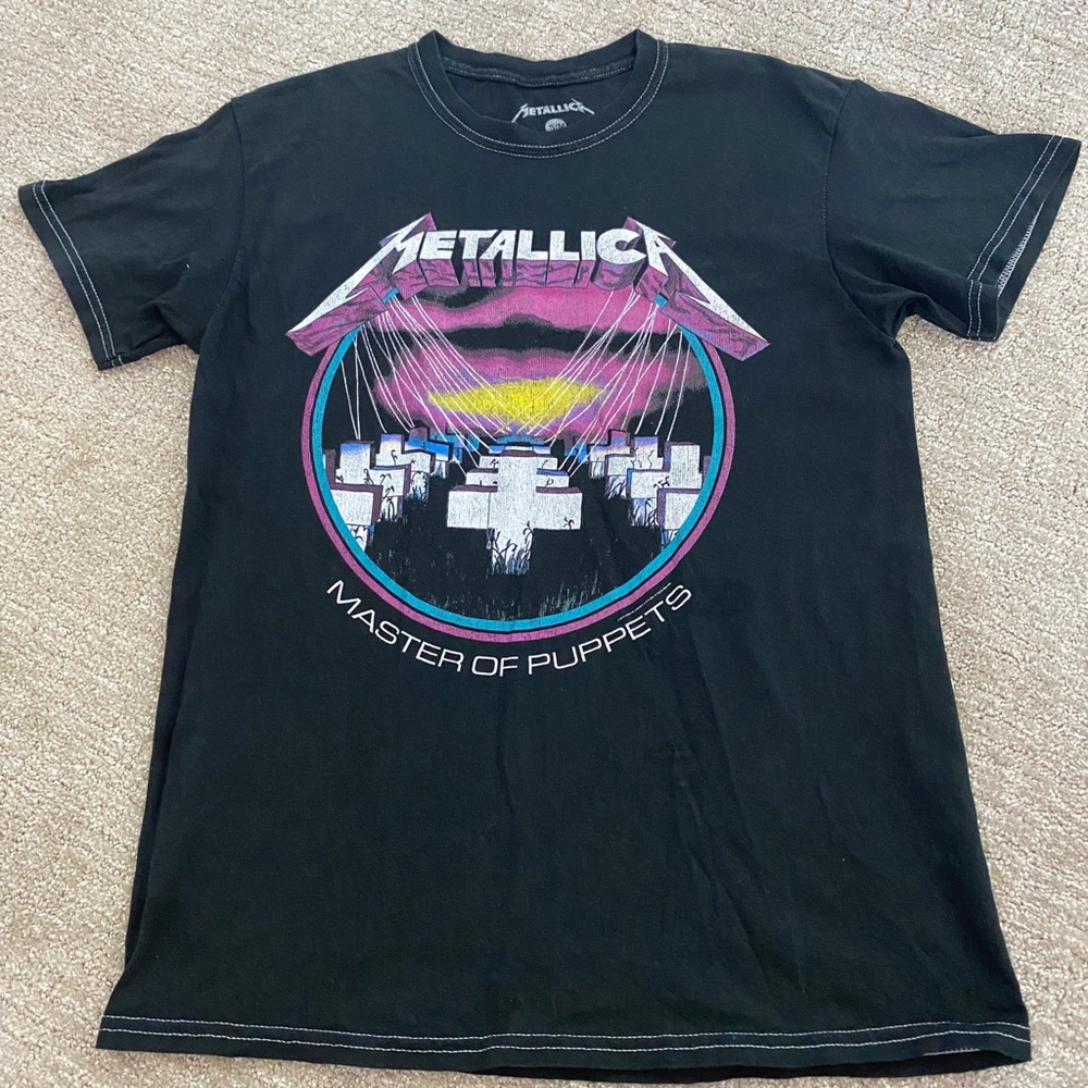 Metallica medium graphic tee